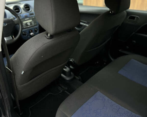 Черный Форд Фиеста, объемом двигателя 1.4 л и пробегом 184 тыс. км за 4750 $, фото 47 на Automoto.ua