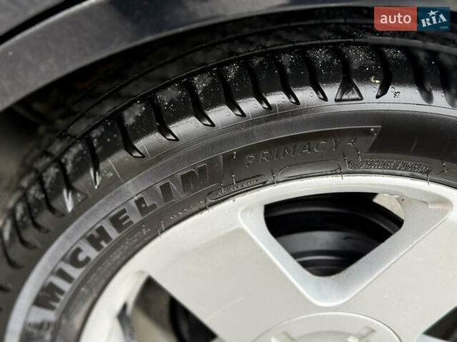 Черный Форд Фиеста, объемом двигателя 1.39 л и пробегом 112 тыс. км за 5899 $, фото 10 на Automoto.ua