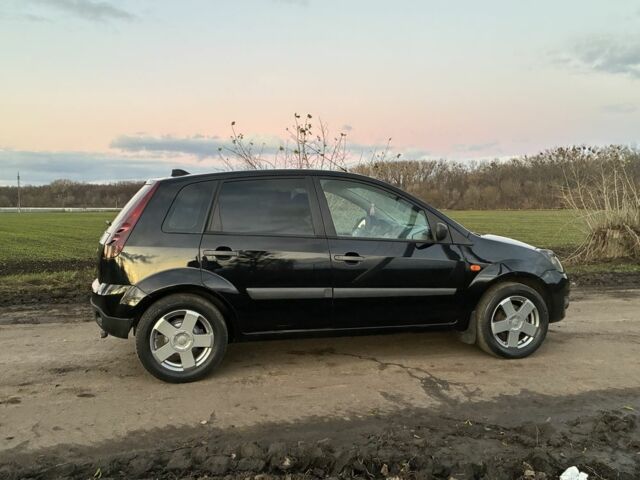 Черный Форд Фиеста, объемом двигателя 1.4 л и пробегом 250 тыс. км за 4000 $, фото 6 на Automoto.ua