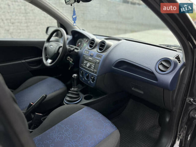 Черный Форд Фиеста, объемом двигателя 1.4 л и пробегом 184 тыс. км за 4750 $, фото 50 на Automoto.ua