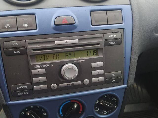 Черный Форд Фиеста, объемом двигателя 1.4 л и пробегом 234 тыс. км за 3350 $, фото 8 на Automoto.ua