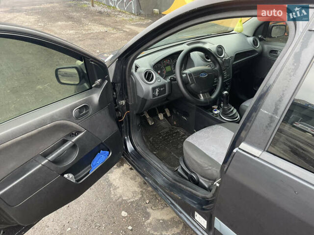 Черный Форд Фиеста, объемом двигателя 1.39 л и пробегом 337 тыс. км за 2600 $, фото 8 на Automoto.ua