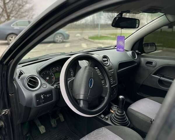 Чорний Форд Фієста, об'ємом двигуна 1.4 л та пробігом 260 тис. км за 3600 $, фото 6 на Automoto.ua