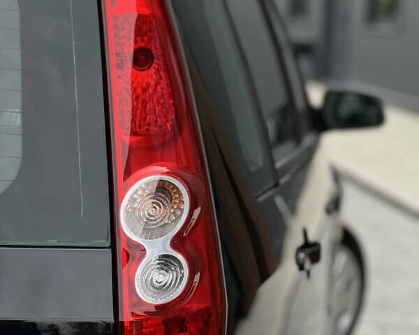 Черный Форд Фиеста, объемом двигателя 1.4 л и пробегом 184 тыс. км за 4750 $, фото 19 на Automoto.ua