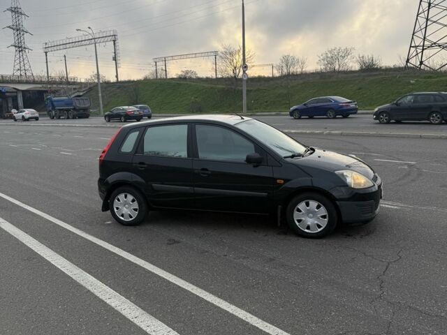 Черный Форд Фиеста, объемом двигателя 1.2 л и пробегом 116 тыс. км за 3800 $, фото 2 на Automoto.ua