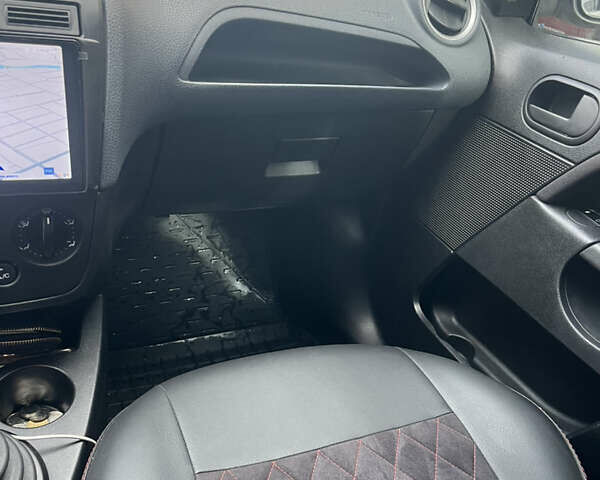 Черный Форд Фиеста, объемом двигателя 1.24 л и пробегом 159 тыс. км за 5500 $, фото 16 на Automoto.ua