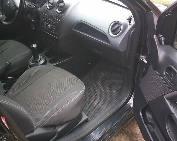 Чорний Форд Фієста, об'ємом двигуна 1.4 л та пробігом 216 тис. км за 3700 $, фото 15 на Automoto.ua