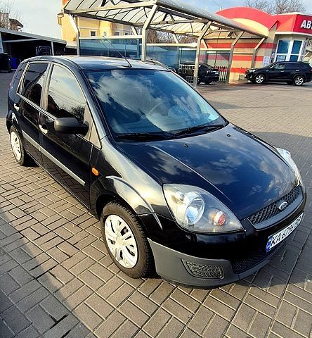 Чорний Форд Фієста, об'ємом двигуна 1.3 л та пробігом 153 тис. км за 4200 $, фото 2 на Automoto.ua