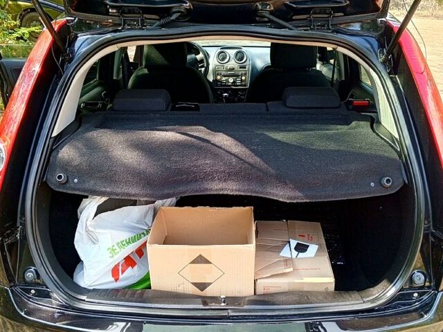 Черный Форд Фиеста, объемом двигателя 1.4 л и пробегом 154 тыс. км за 5100 $, фото 7 на Automoto.ua