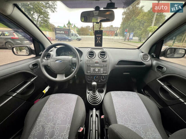Чорний Форд Фієста, об'ємом двигуна 1.4 л та пробігом 215 тис. км за 3950 $, фото 14 на Automoto.ua
