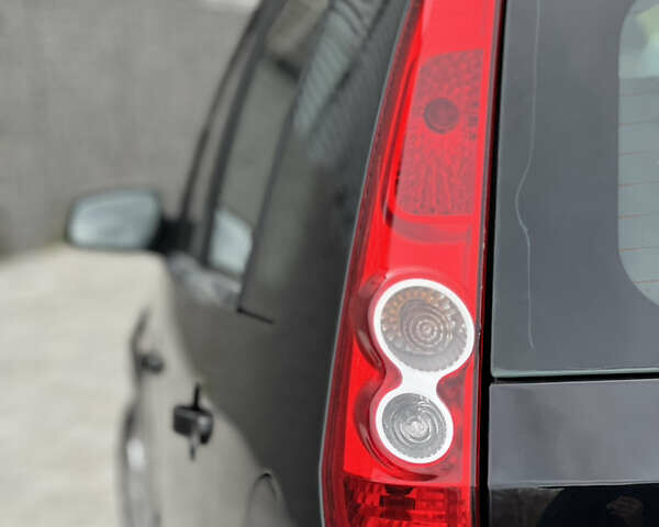 Черный Форд Фиеста, объемом двигателя 1.4 л и пробегом 184 тыс. км за 4750 $, фото 14 на Automoto.ua