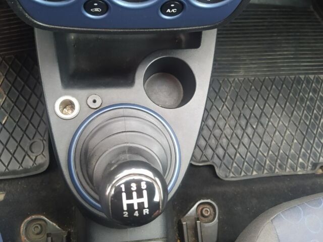 Черный Форд Фиеста, объемом двигателя 1.4 л и пробегом 234 тыс. км за 3350 $, фото 11 на Automoto.ua