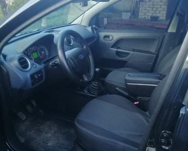 Черный Форд Фиеста, объемом двигателя 1.4 л и пробегом 204 тыс. км за 3900 $, фото 5 на Automoto.ua