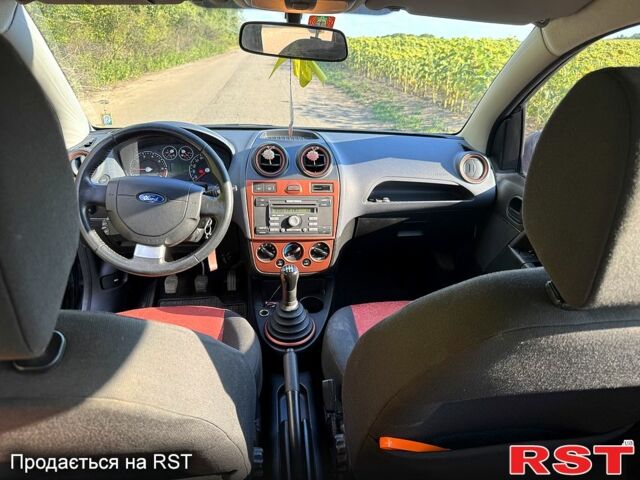 Черный Форд Фиеста, объемом двигателя 1.2 л и пробегом 0 тыс. км за 4300 $, фото 4 на Automoto.ua