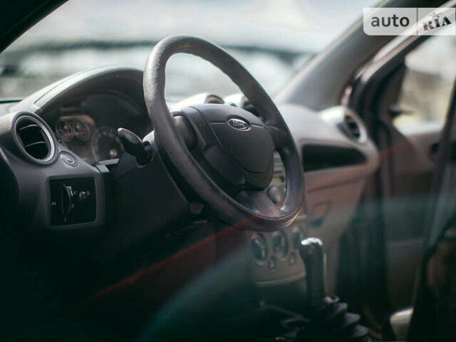 Черный Форд Фиеста, объемом двигателя 0 л и пробегом 242 тыс. км за 4950 $, фото 18 на Automoto.ua