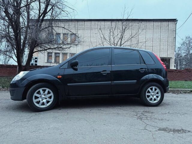 Чорний Форд Фієста, об'ємом двигуна 1.2 л та пробігом 246 тис. км за 4300 $, фото 6 на Automoto.ua