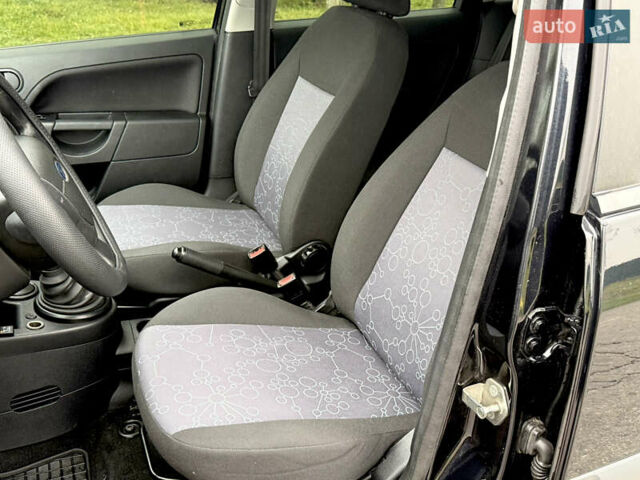 Черный Форд Фиеста, объемом двигателя 1.39 л и пробегом 112 тыс. км за 5899 $, фото 18 на Automoto.ua