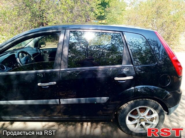 Черный Форд Фиеста, объемом двигателя 1.4 л и пробегом 154 тыс. км за 5100 $, фото 5 на Automoto.ua