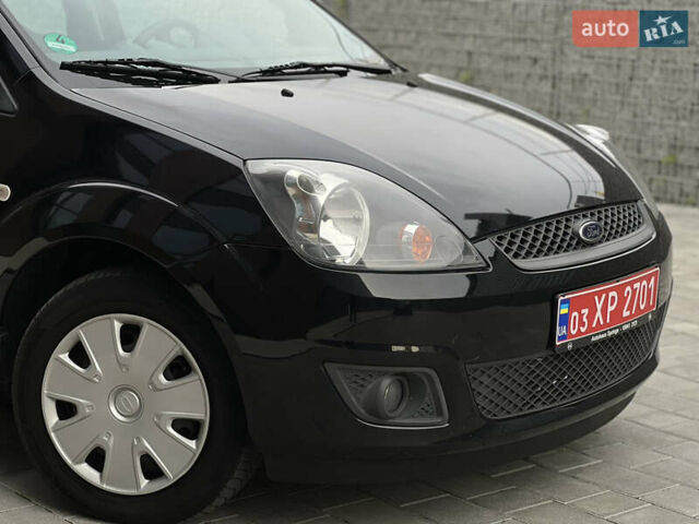 Черный Форд Фиеста, объемом двигателя 1.4 л и пробегом 184 тыс. км за 4750 $, фото 4 на Automoto.ua