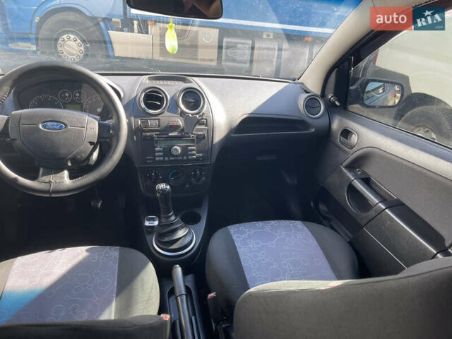 Черный Форд Фиеста, объемом двигателя 1.39 л и пробегом 337 тыс. км за 2600 $, фото 11 на Automoto.ua