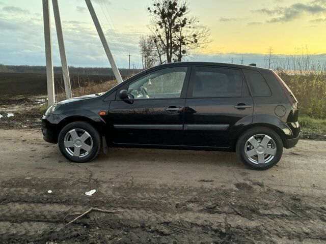 Черный Форд Фиеста, объемом двигателя 1.4 л и пробегом 250 тыс. км за 4000 $, фото 1 на Automoto.ua