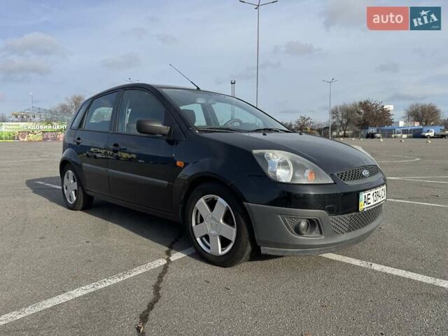 Черный Форд Фиеста, объемом двигателя 1.4 л и пробегом 117 тыс. км за 4500 $, фото 6 на Automoto.ua