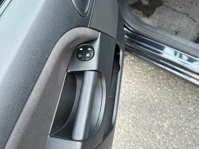 Черный Форд Фиеста, объемом двигателя 1.2 л и пробегом 116 тыс. км за 3800 $, фото 13 на Automoto.ua