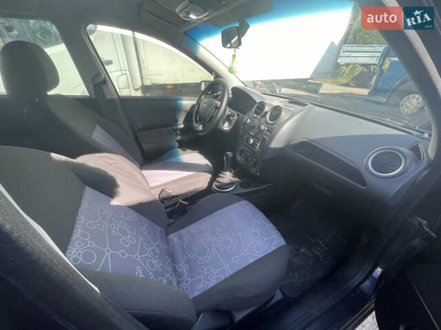 Черный Форд Фиеста, объемом двигателя 1.39 л и пробегом 337 тыс. км за 2600 $, фото 10 на Automoto.ua