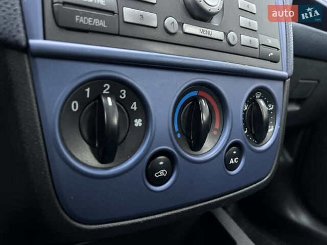 Черный Форд Фиеста, объемом двигателя 1.4 л и пробегом 184 тыс. км за 4750 $, фото 62 на Automoto.ua