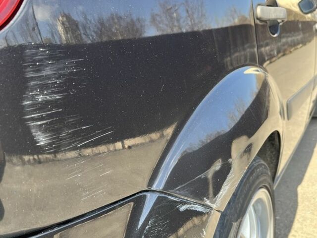 Черный Форд Фиеста, объемом двигателя 1.4 л и пробегом 273 тыс. км за 4000 $, фото 6 на Automoto.ua