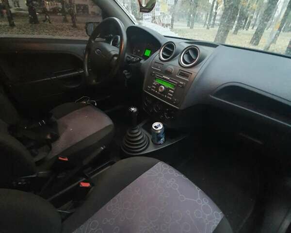 Черный Форд Фиеста, объемом двигателя 1.25 л и пробегом 160 тыс. км за 3900 $, фото 14 на Automoto.ua