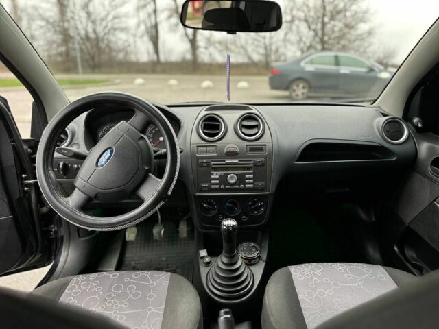 Чорний Форд Фієста, об'ємом двигуна 1.4 л та пробігом 20 тис. км за 3600 $, фото 5 на Automoto.ua