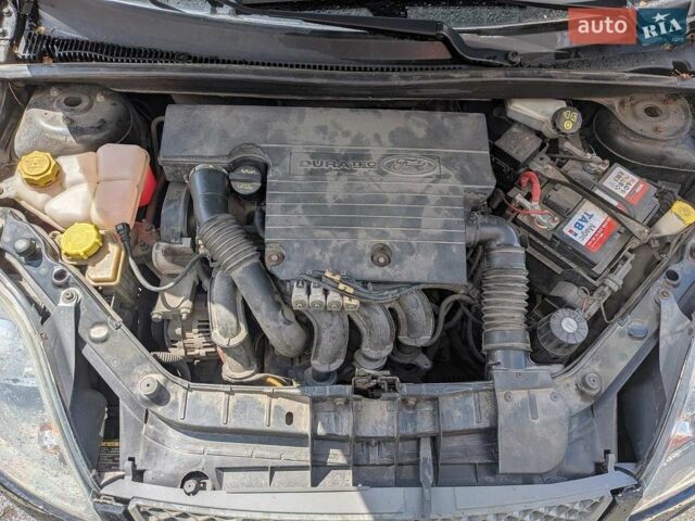 Черный Форд Фиеста, объемом двигателя 1.4 л и пробегом 127 тыс. км за 4300 $, фото 5 на Automoto.ua