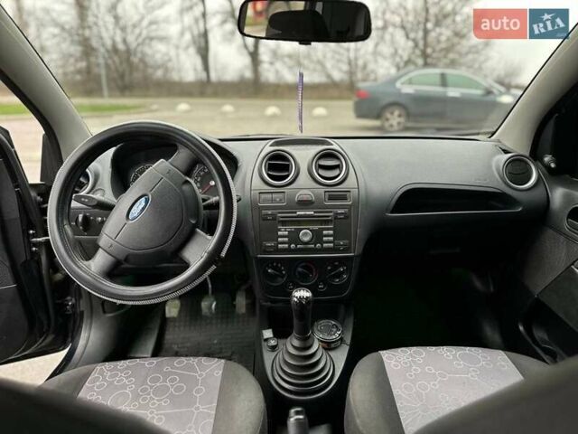 Чорний Форд Фієста, об'ємом двигуна 1.4 л та пробігом 260 тис. км за 3600 $, фото 4 на Automoto.ua