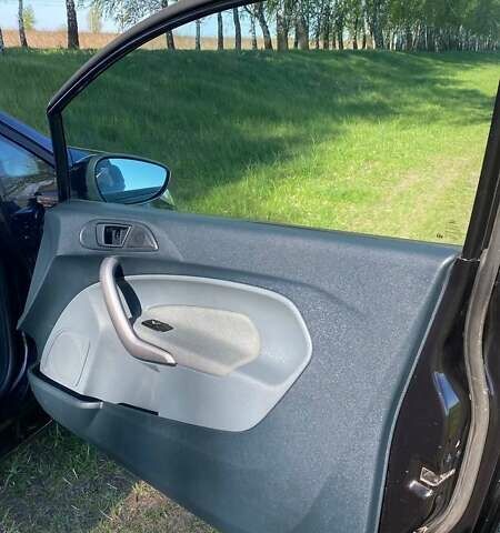 Черный Форд Фиеста, объемом двигателя 1.4 л и пробегом 149 тыс. км за 5700 $, фото 4 на Automoto.ua