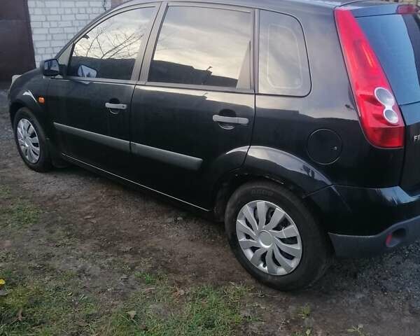 Черный Форд Фиеста, объемом двигателя 1.4 л и пробегом 204 тыс. км за 3900 $, фото 3 на Automoto.ua