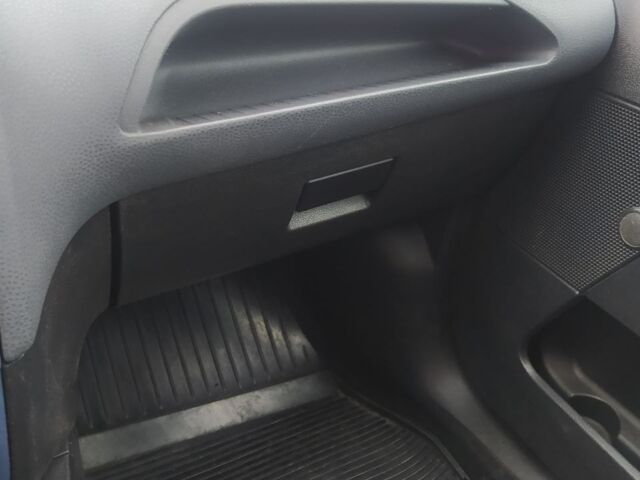 Черный Форд Фиеста, объемом двигателя 1.4 л и пробегом 234 тыс. км за 3350 $, фото 7 на Automoto.ua