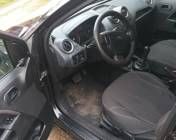 Чорний Форд Фієста, об'ємом двигуна 1.4 л та пробігом 216 тис. км за 3700 $, фото 19 на Automoto.ua
