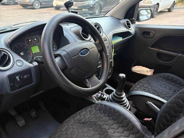 Черный Форд Фиеста, объемом двигателя 1.2 л и пробегом 193 тыс. км за 4873 $, фото 2 на Automoto.ua