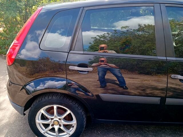 Черный Форд Фиеста, объемом двигателя 1.4 л и пробегом 154 тыс. км за 5100 $, фото 4 на Automoto.ua