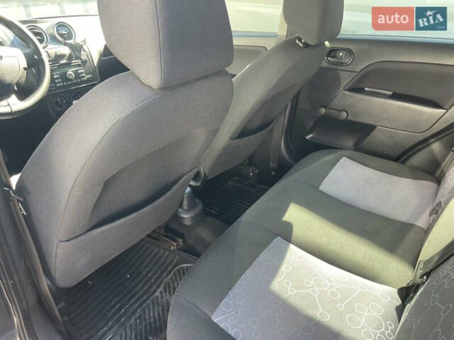 Черный Форд Фиеста, объемом двигателя 1.39 л и пробегом 337 тыс. км за 2600 $, фото 12 на Automoto.ua