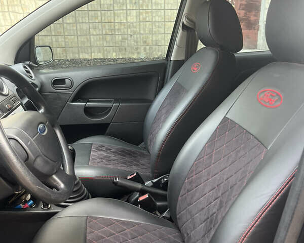 Черный Форд Фиеста, объемом двигателя 1.24 л и пробегом 159 тыс. км за 5500 $, фото 15 на Automoto.ua