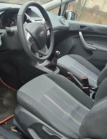 Черный Форд Фиеста, объемом двигателя 1.24 л и пробегом 160 тыс. км за 5600 $, фото 8 на Automoto.ua