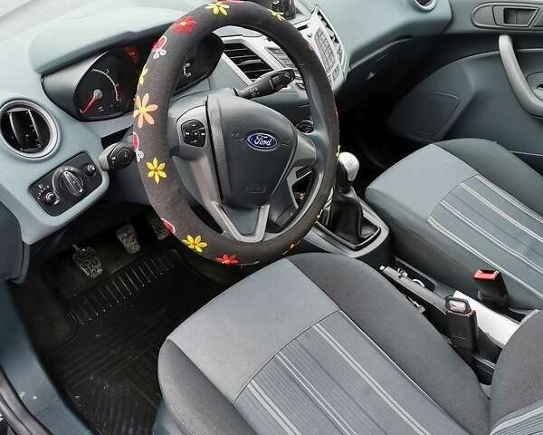 Черный Форд Фиеста, объемом двигателя 1.25 л и пробегом 99 тыс. км за 5750 $, фото 2 на Automoto.ua