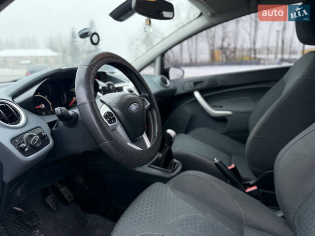 Черный Форд Фиеста, объемом двигателя 1.6 л и пробегом 213 тыс. км за 3999 $, фото 44 на Automoto.ua