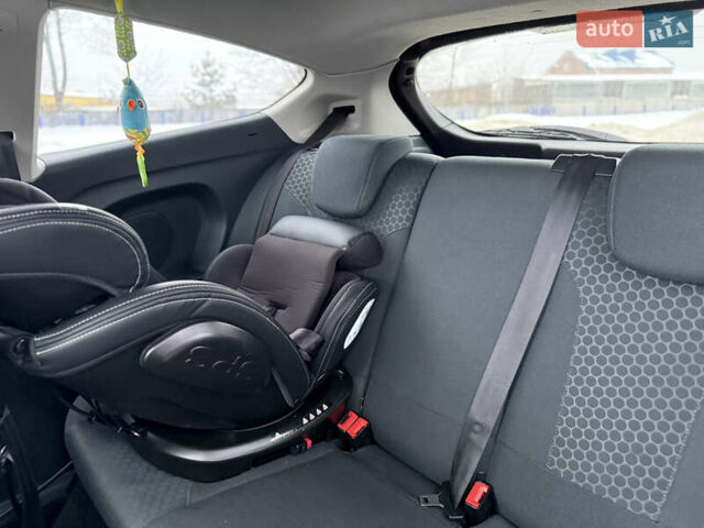 Черный Форд Фиеста, объемом двигателя 1.6 л и пробегом 213 тыс. км за 3999 $, фото 49 на Automoto.ua