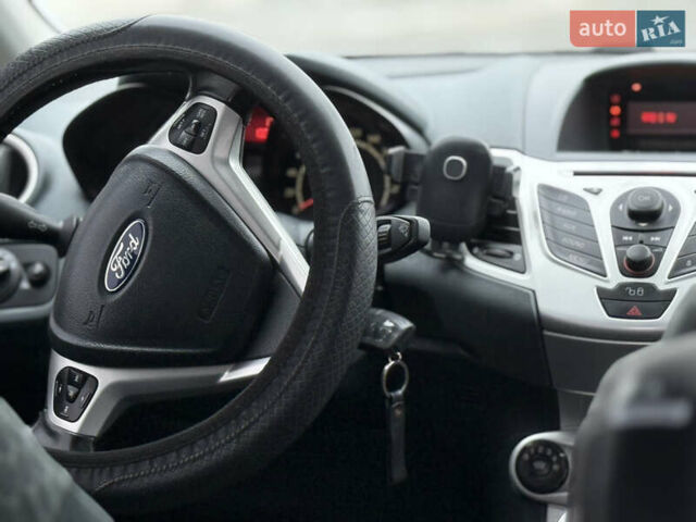 Черный Форд Фиеста, объемом двигателя 1.6 л и пробегом 213 тыс. км за 3999 $, фото 40 на Automoto.ua