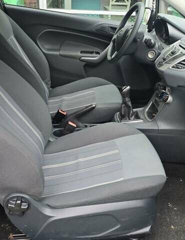 Черный Форд Фиеста, объемом двигателя 1.24 л и пробегом 160 тыс. км за 5600 $, фото 7 на Automoto.ua