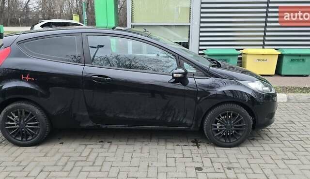 Черный Форд Фиеста, объемом двигателя 1.24 л и пробегом 160 тыс. км за 5600 $, фото 1 на Automoto.ua