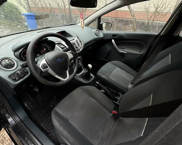 Черный Форд Фиеста, объемом двигателя 1.6 л и пробегом 229 тыс. км за 6400 $, фото 7 на Automoto.ua